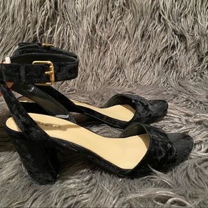 Velvet black heel